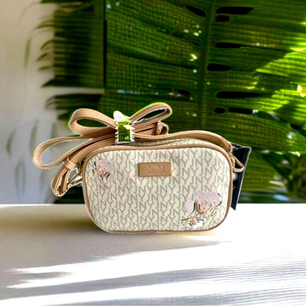 Jones New York cross body camera bag Stone White Floral NWT